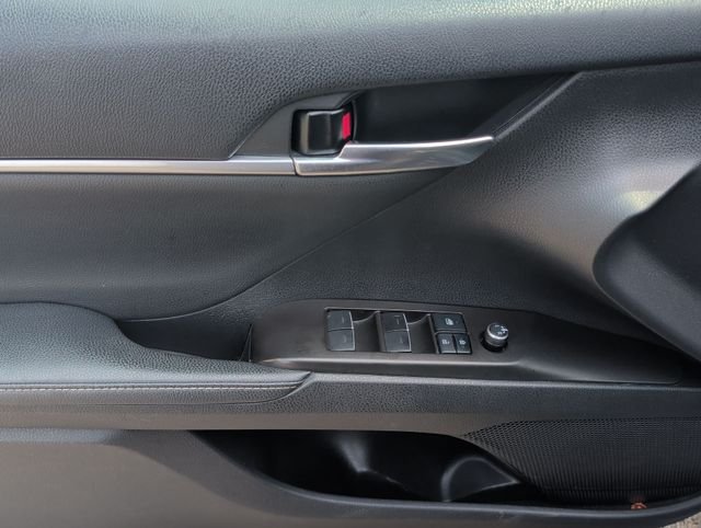 Used 2022  Toyota XSE image 25