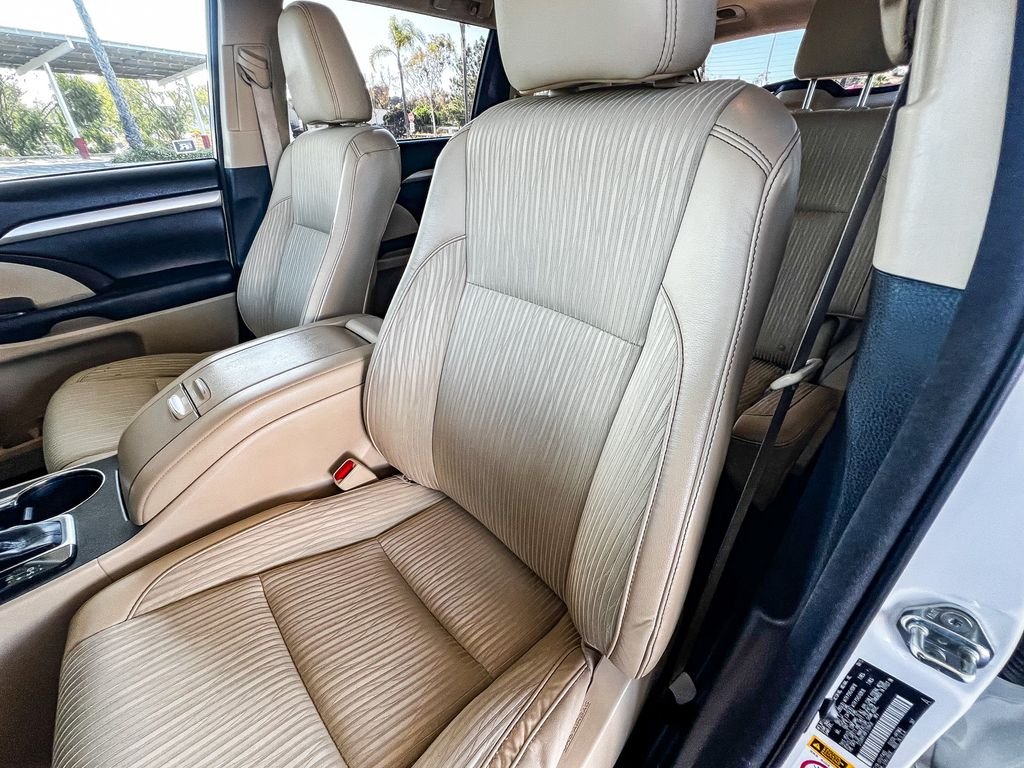 Used 2015 Blizzard Pearl Toyota LE Plus V6 image 25