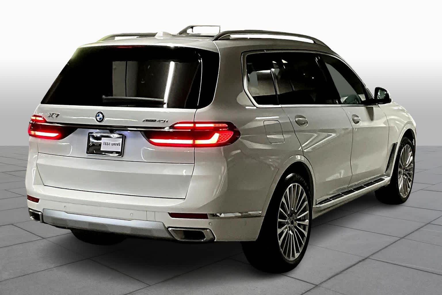 Used 2024 Mineral White Metallic BMW xDrive40i image 12