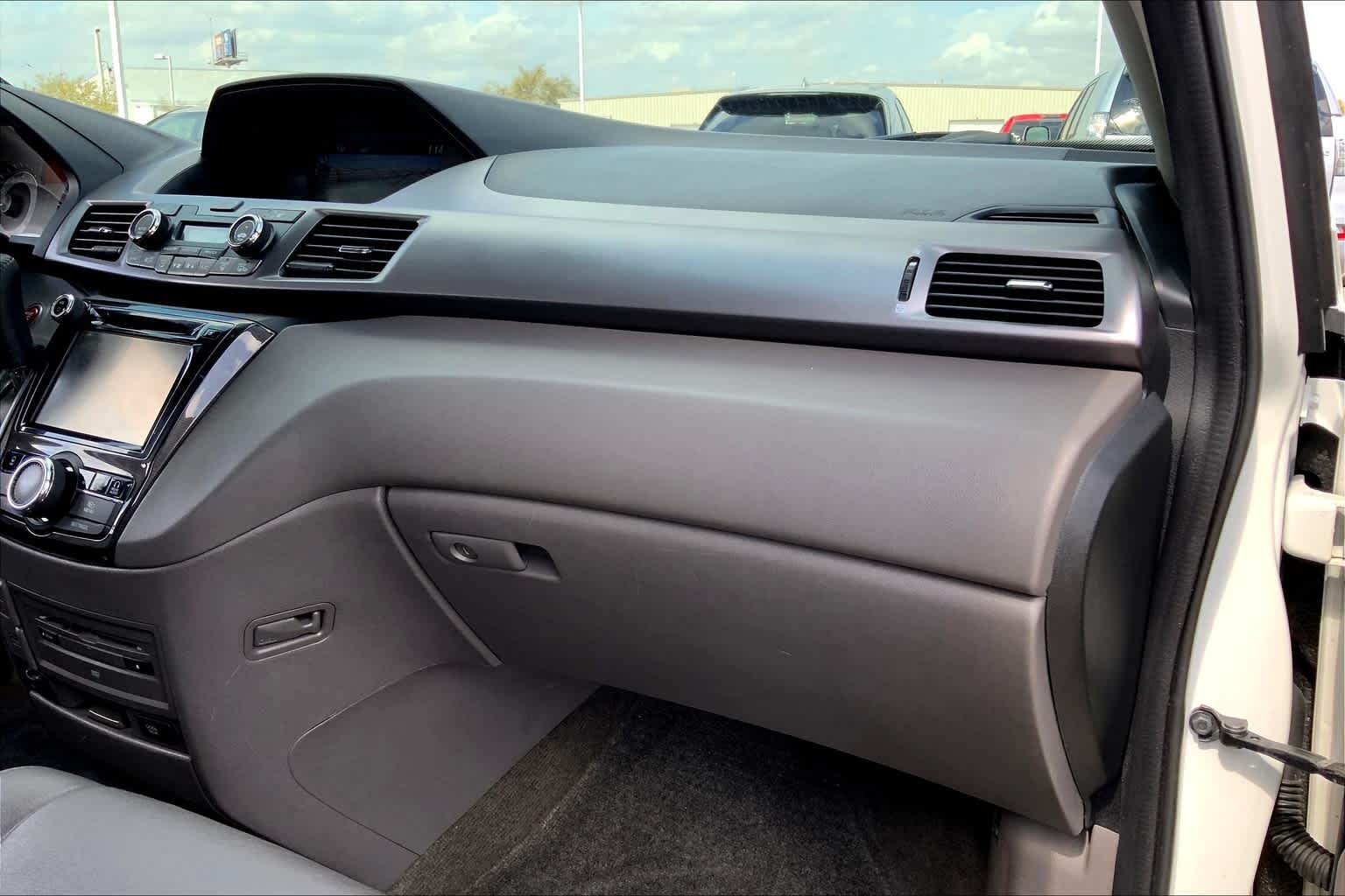 Used 2014 White Diamond Pearl Honda Touring image 19