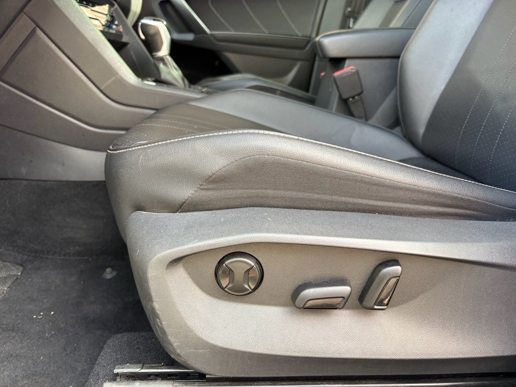 Used 2022 Pure White Volkswagen SE image 23