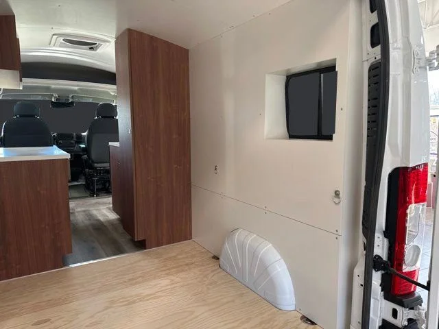 New 2023 Bright White Clear-Coat Exterior Paint RAM High Roof image 17
