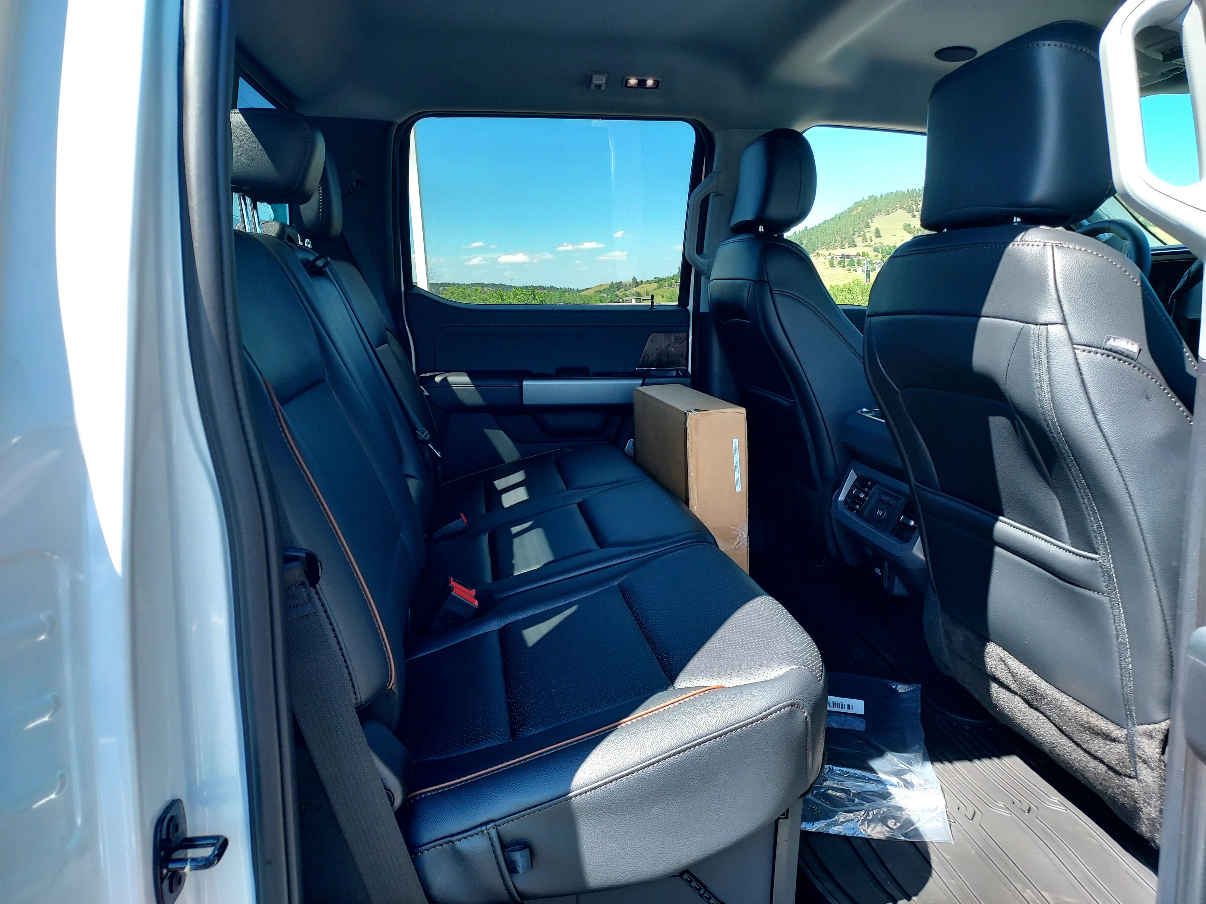 New 2026 Star White Metallic Tri-Coat Ford LARIAT image 24