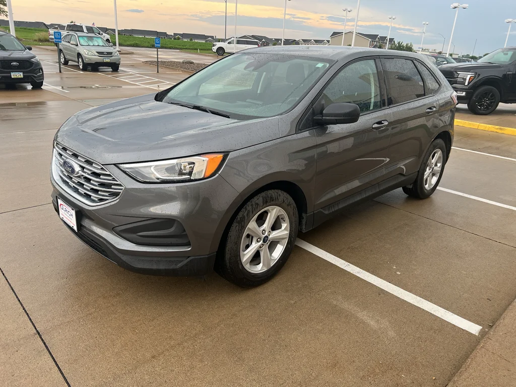 Used 2022 Carbonized Gray Metallic Ford SE image 4