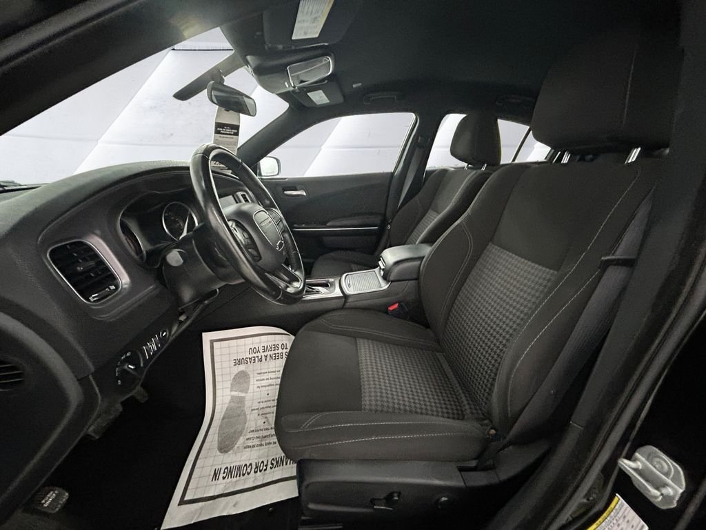 Used 2023 Black Dodge SXT image 4