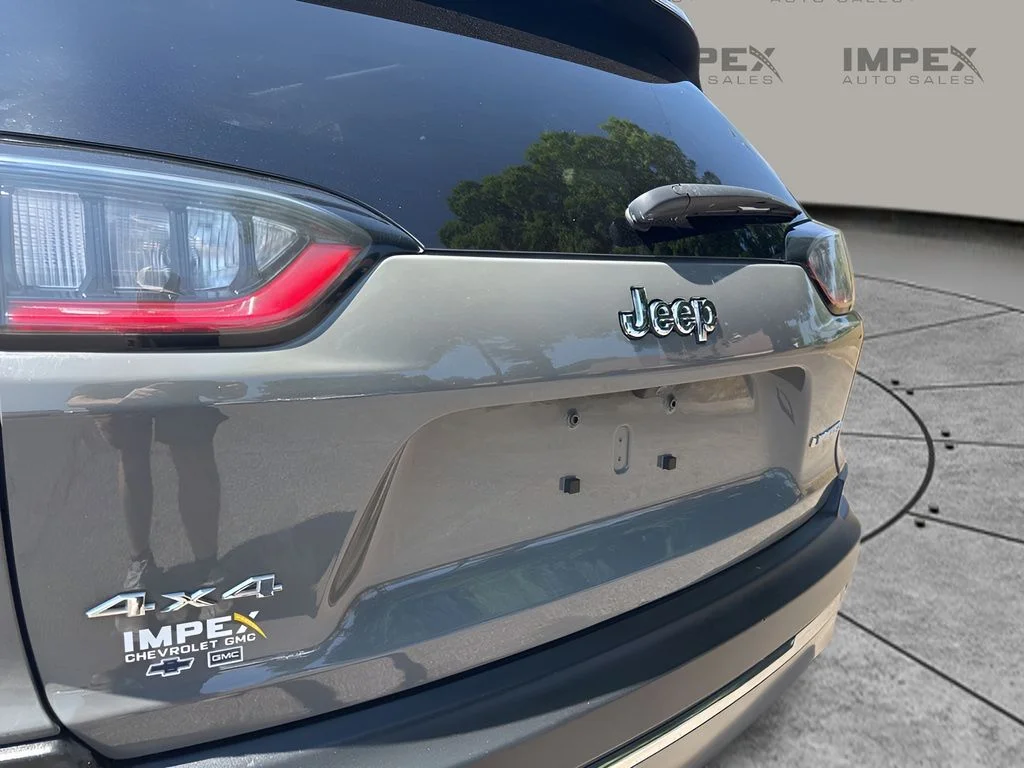 Used 2022 Gray Jeep Limited image 32