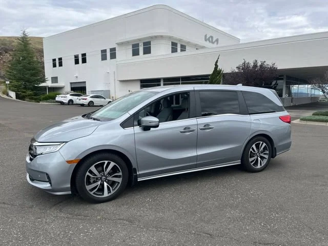 Used 2021 Lunar Silver Metallic Honda Touring image 1