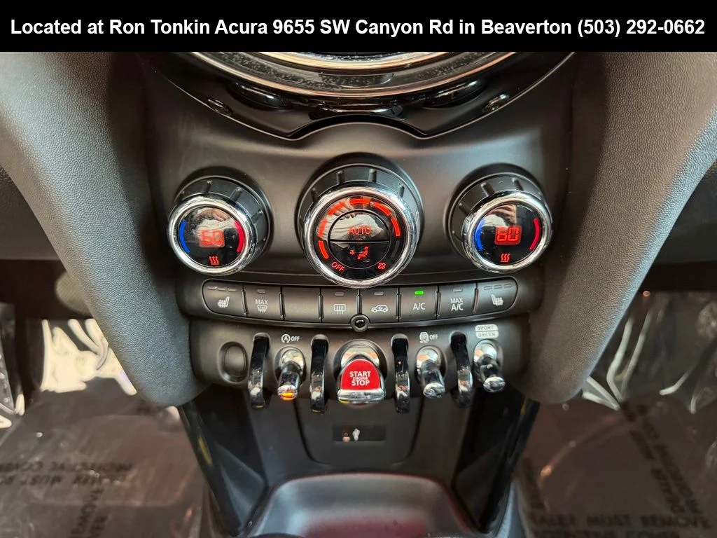 Used 2019 Solaris Orange Metallic MINI Classic image 23
