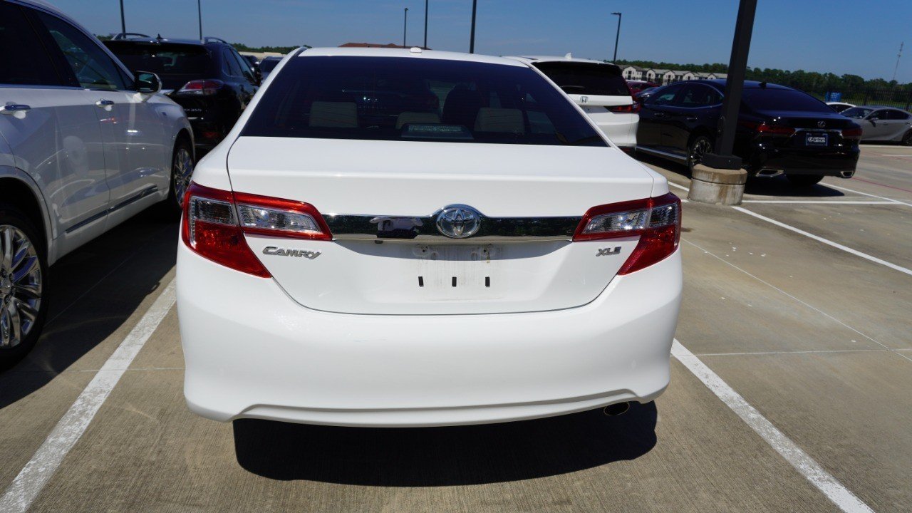 Used 2012 White Toyota XLE image 6