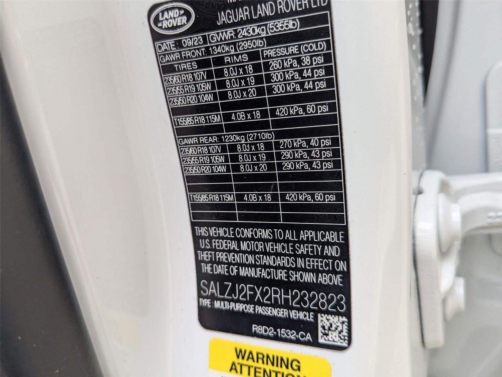 Used 2024 Fuji White Land Rover Core S image 34