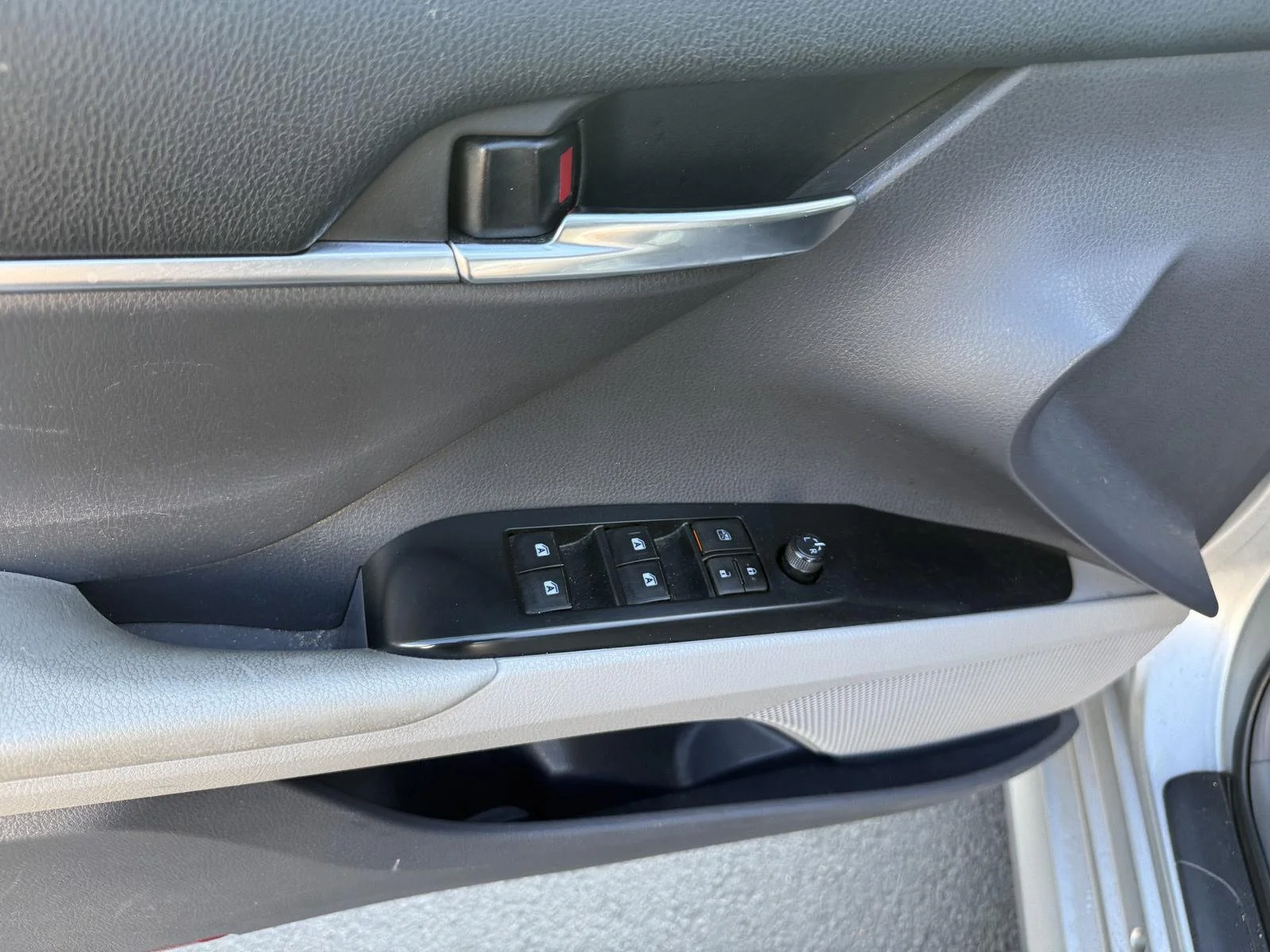 Used 2020 Celestial Silver Metallic Toyota Hybrid LE image 11