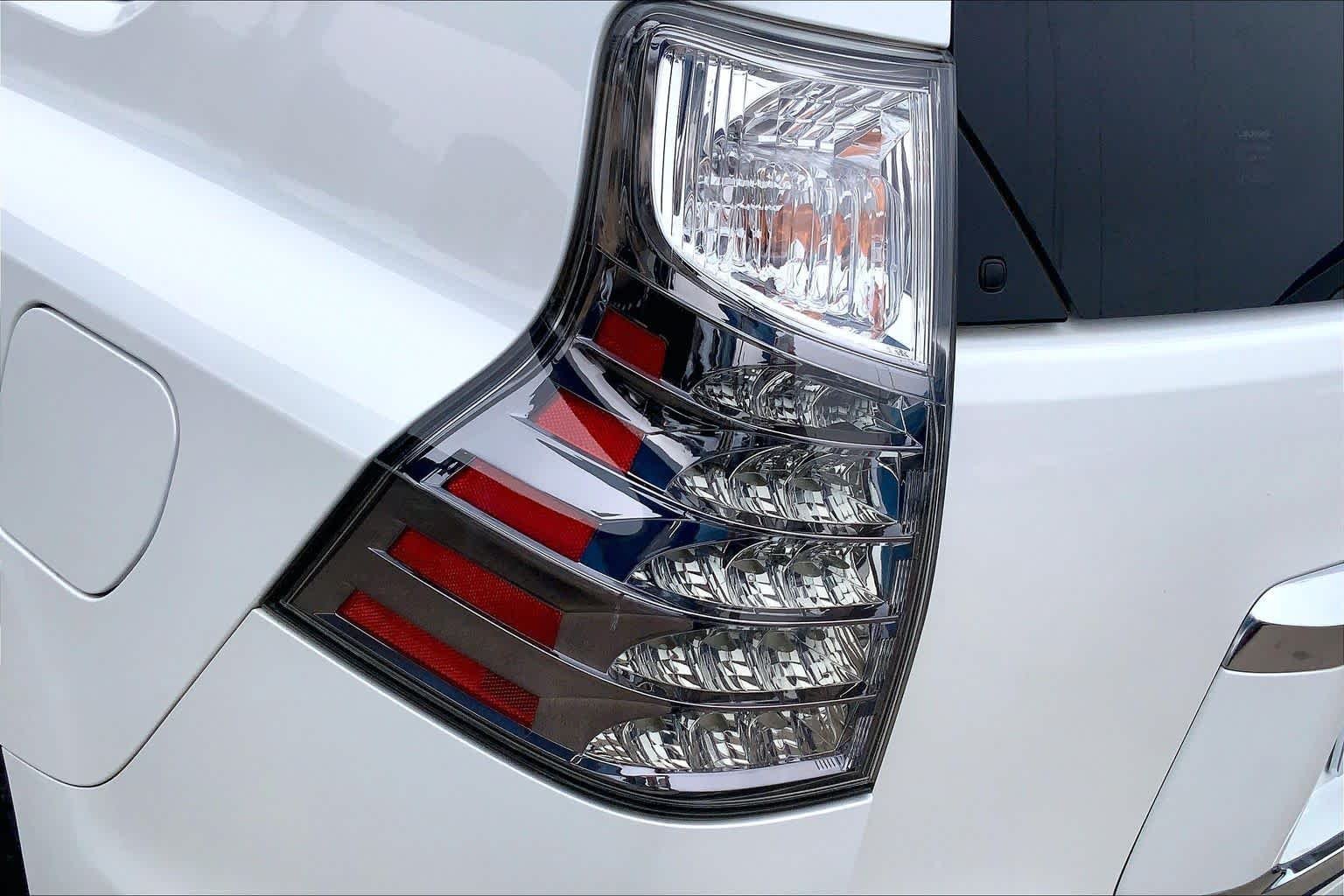 Used 2021 Starfire Pearl Lexus Premium image 28