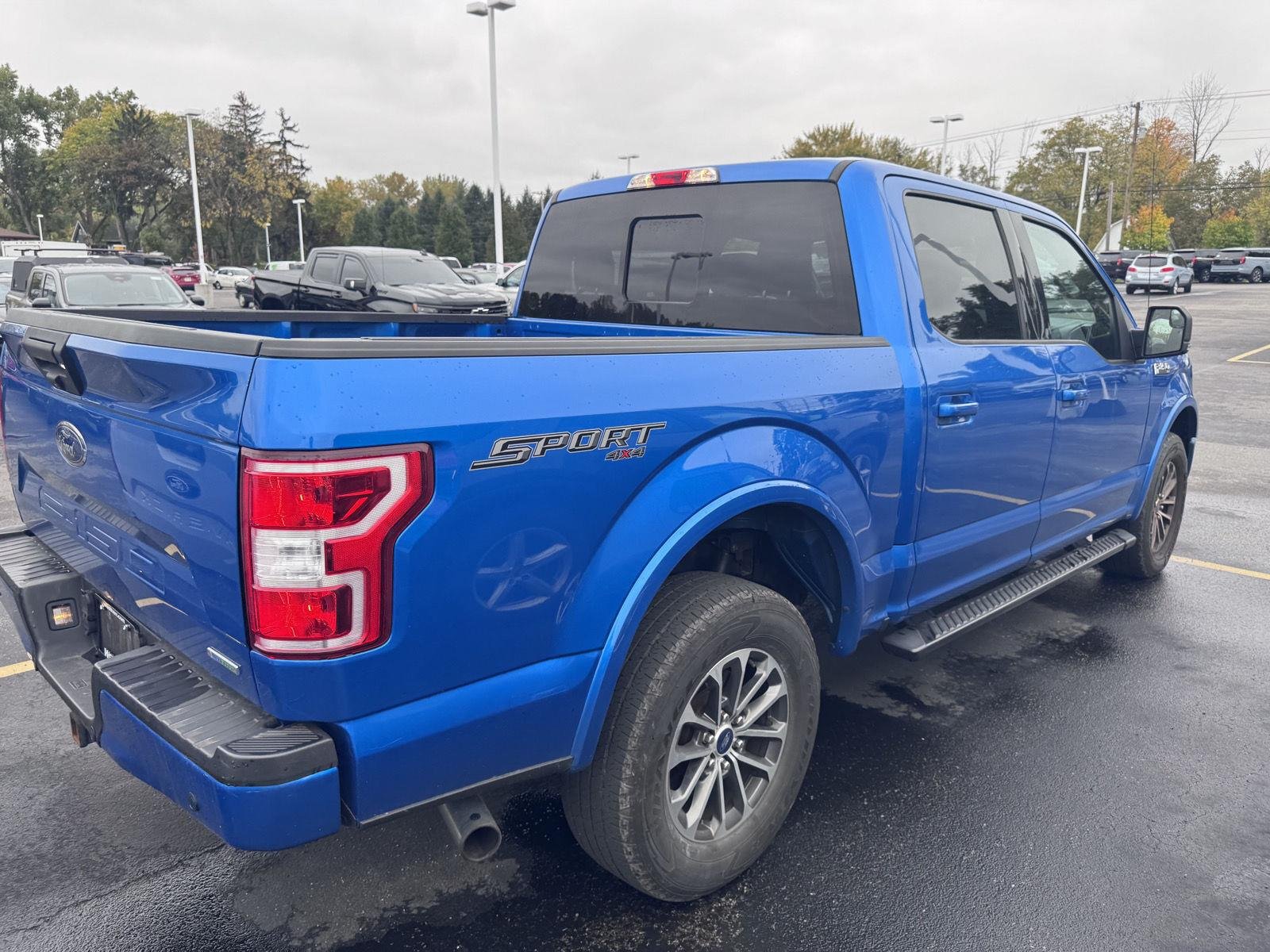 Used 2019 Velocity Blue Ford XLT image 4