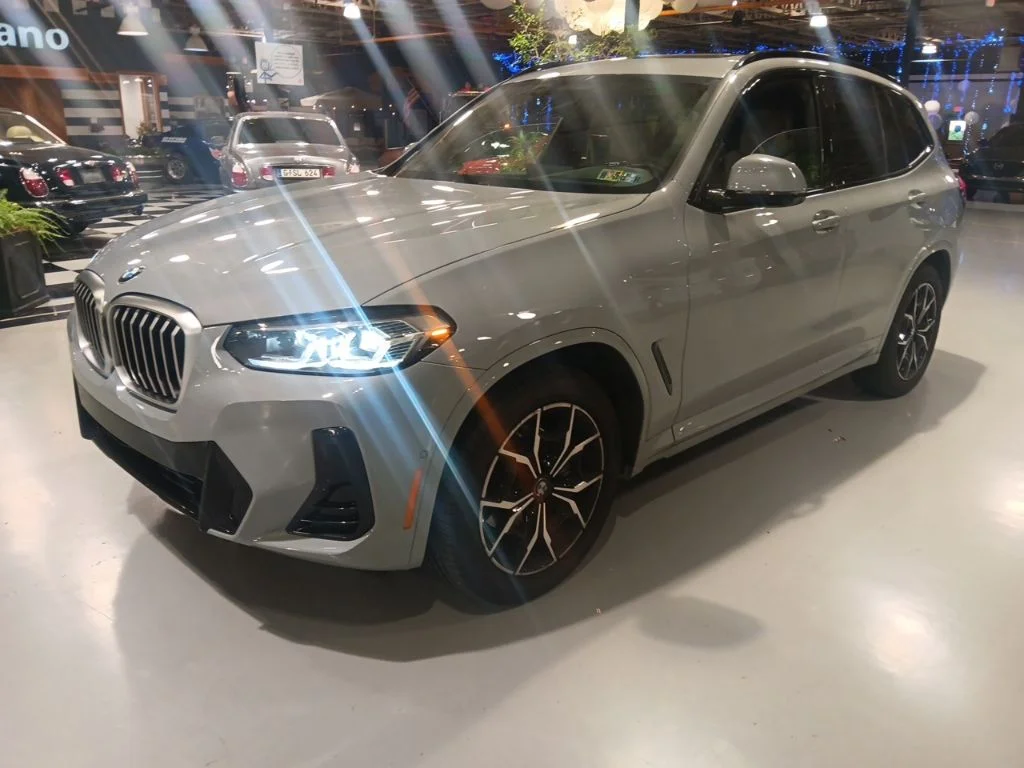 Used 2024 Gray BMW xDrive30i image 8