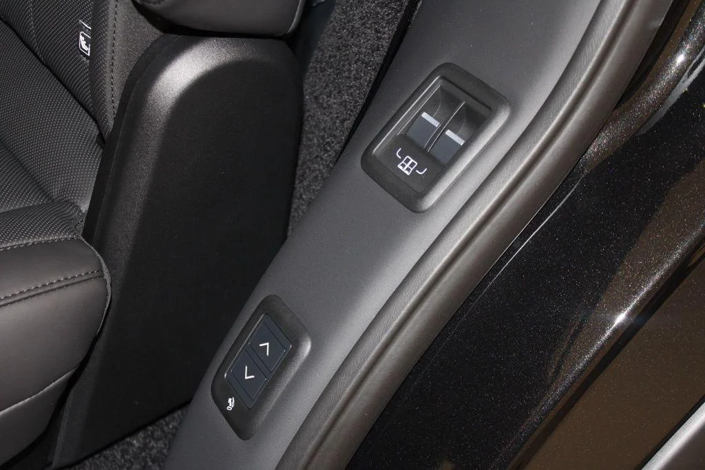 New 2026 Santorini Black Land Rover SE image 50