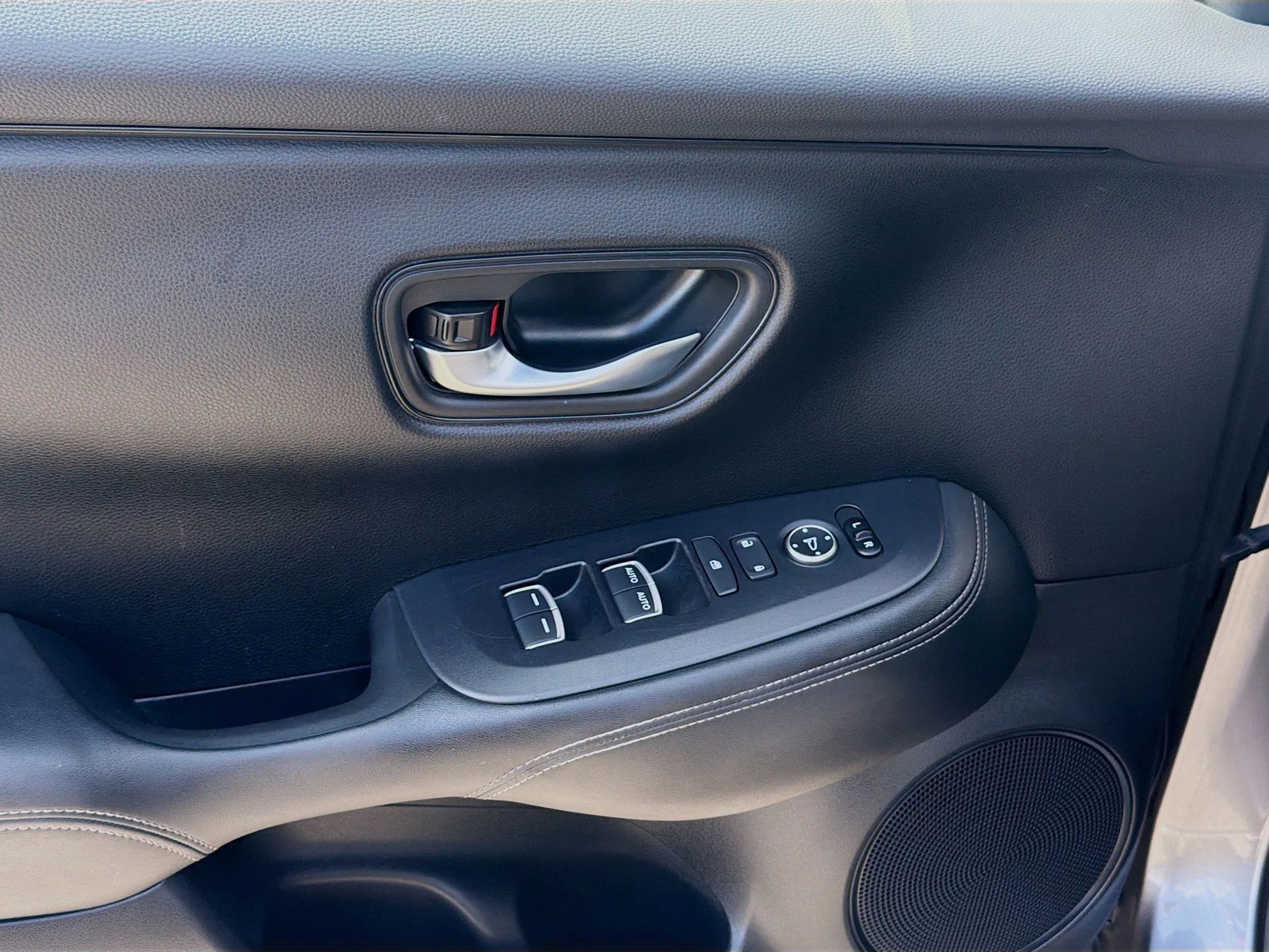 2024 Honda HR-V EX-L - Photo 17