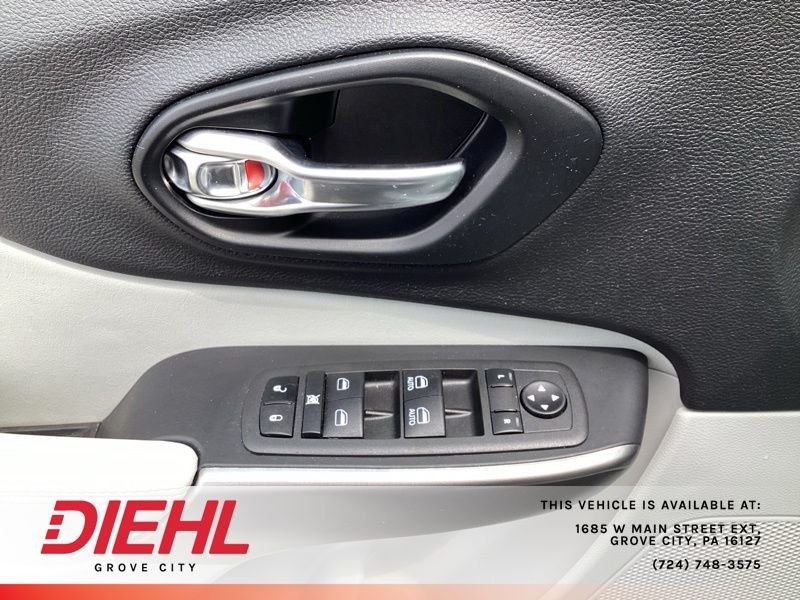 Used 2022 White Jeep Latitude Lux image 24