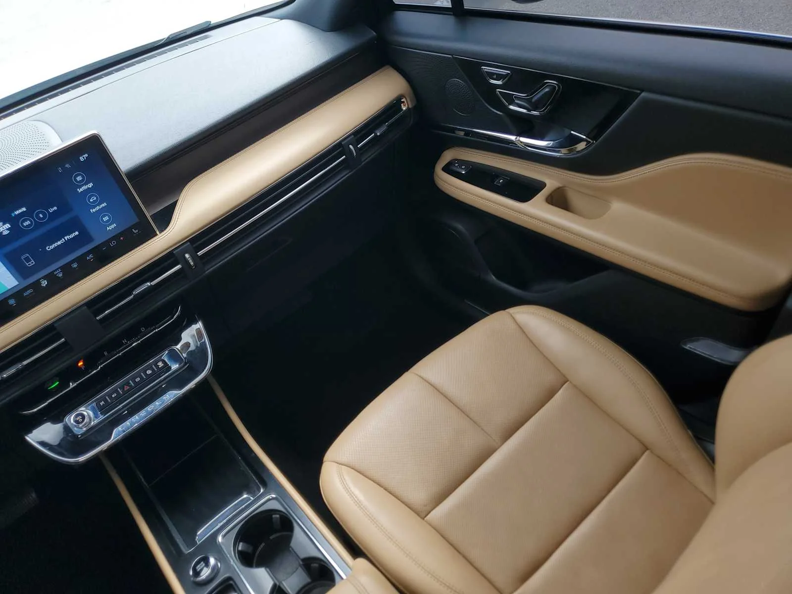 Used 2023  Lincoln Grand Touring image 16