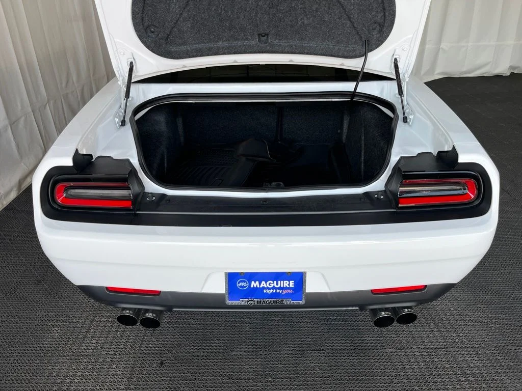 Used 2023 White Dodge SXT image 25