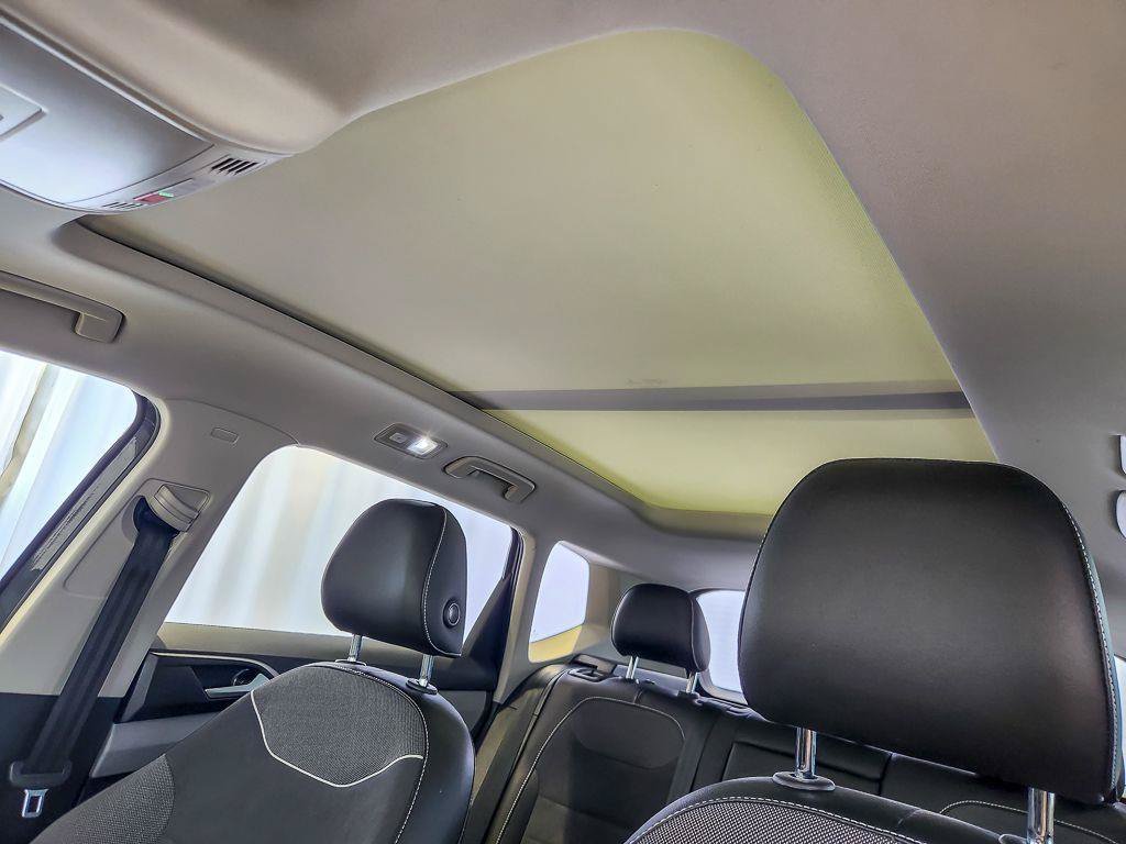 Used 2023 Gray Volkswagen 1.5T SE image 9