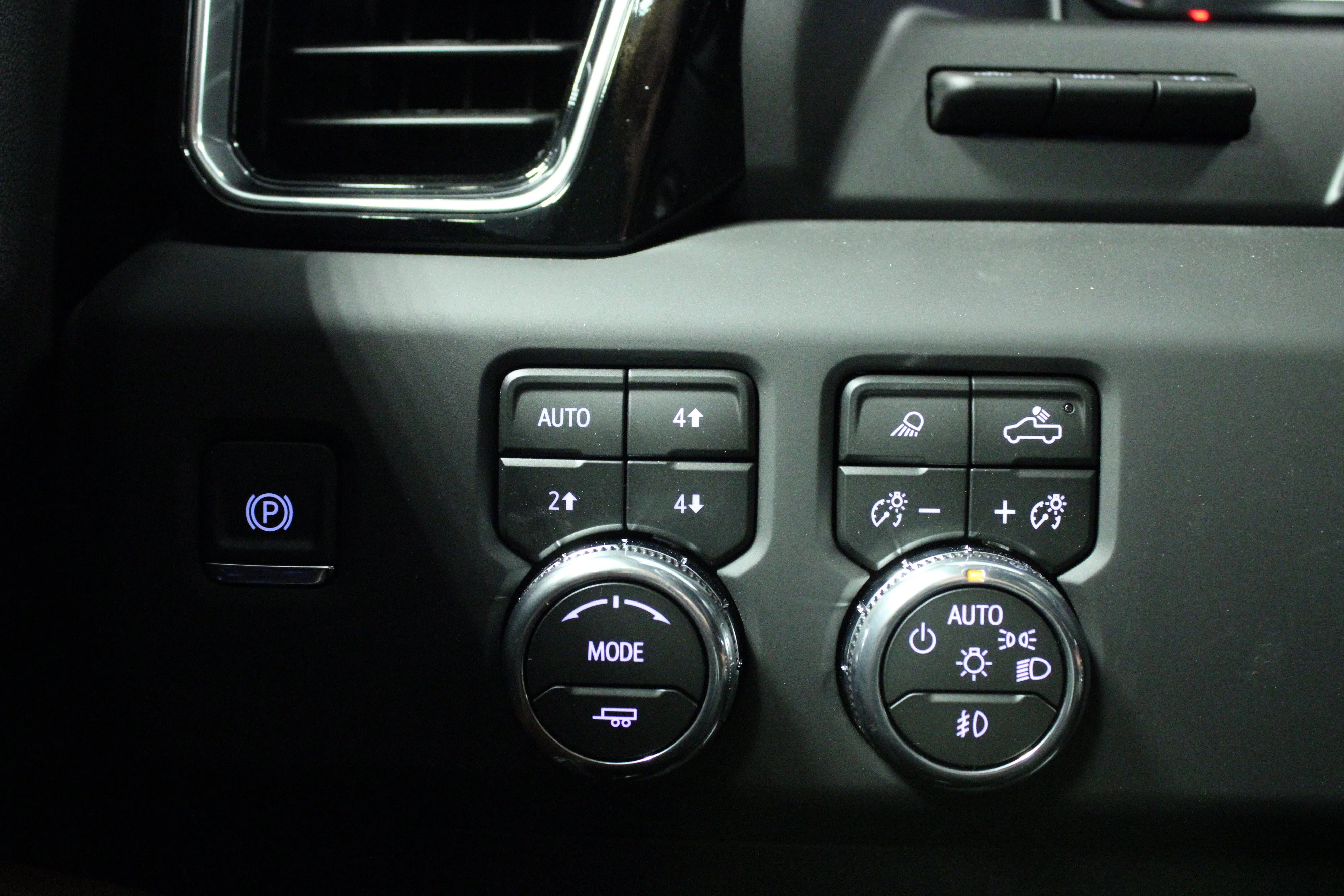New 2026 Glacier White Tricoat GMC Denali Ultimate image 19