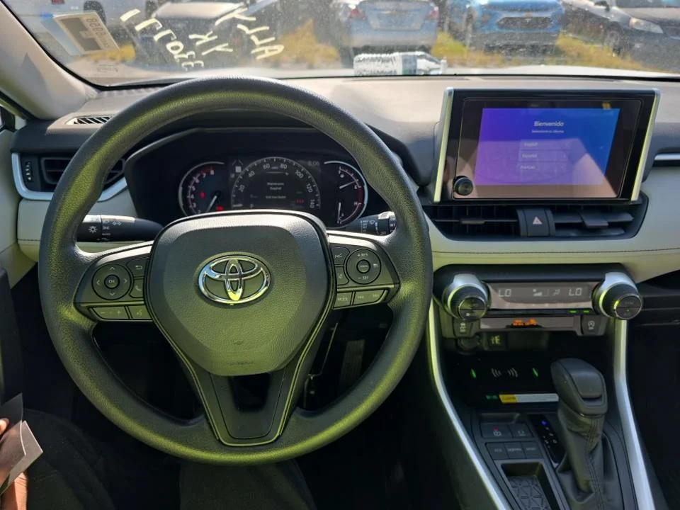 Used 2025 White Toyota XLE image 5