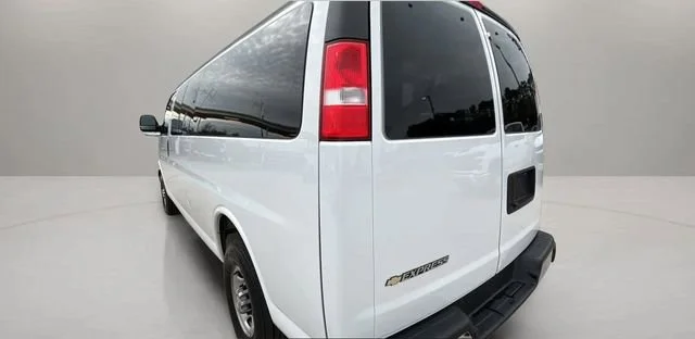 Used 2024 Summit White Chevrolet 1LT image 30