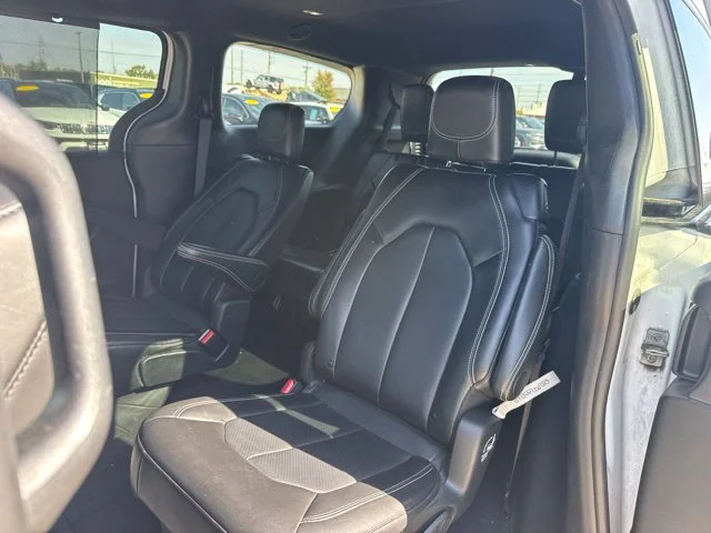 Used 2025 White Chrysler Select image 8