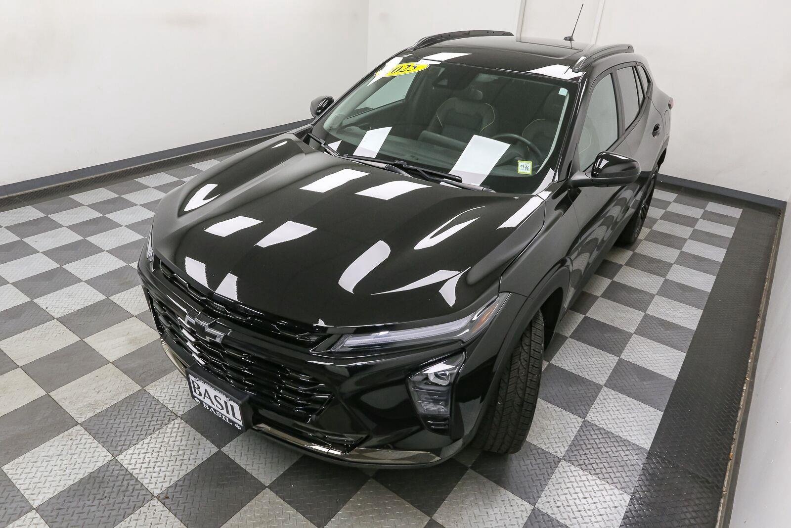 Used 2025 Mosaic Black Metallic Chevrolet ACTIV image 6