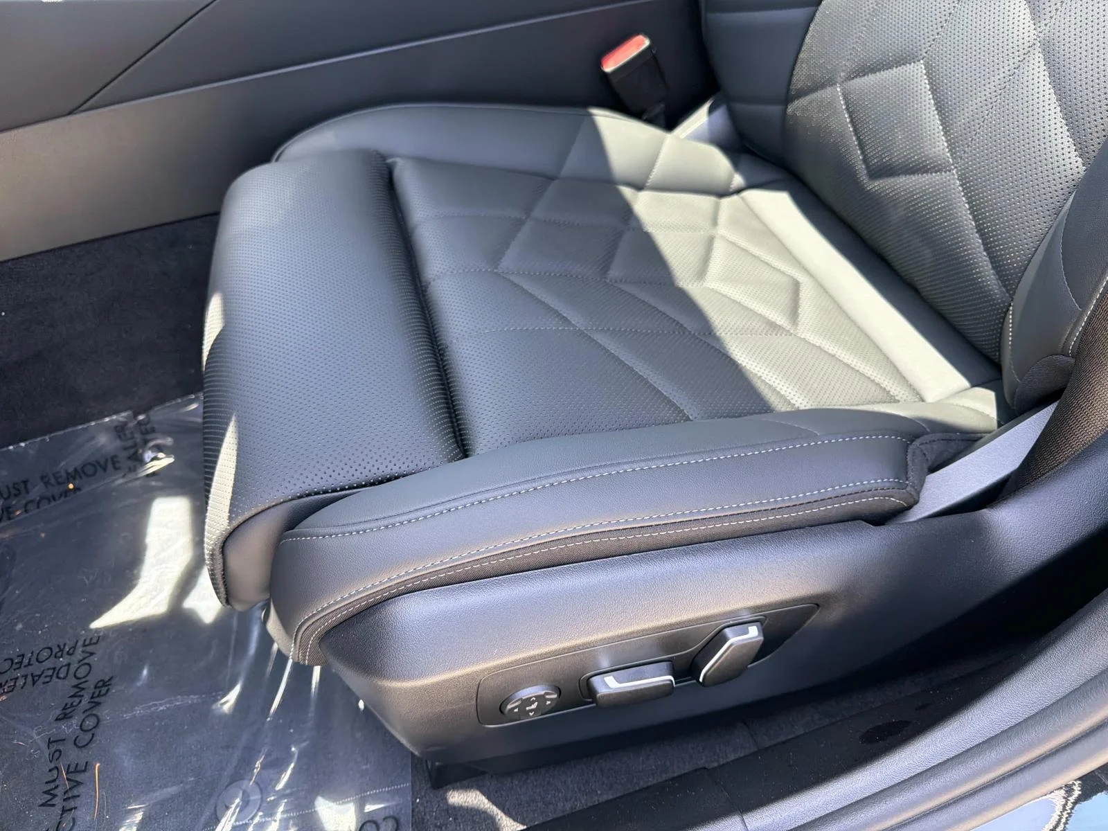 New 2026 Black Sapphire Metallic BMW M60 image 15