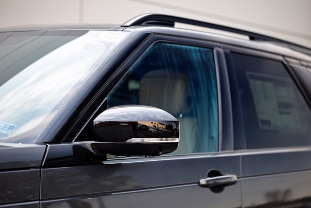 2026 Land Rover Discovery Gemini Edition - Photo 3
