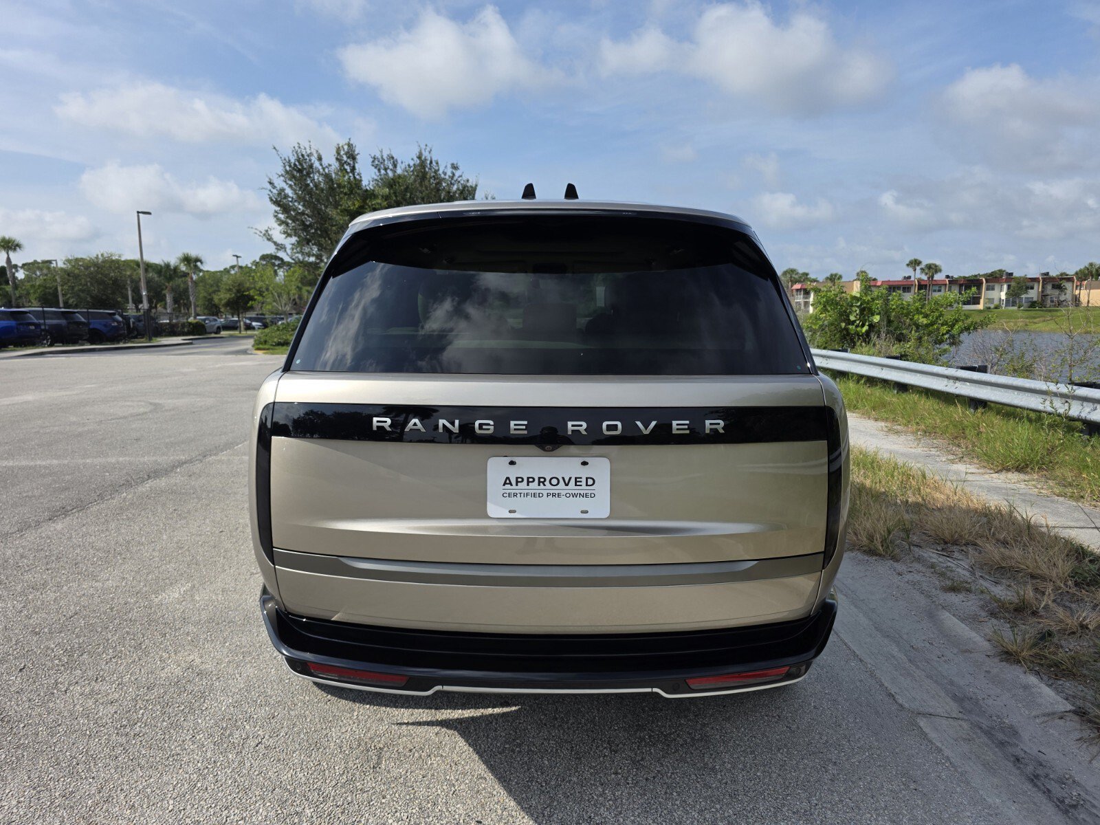 Certified Used 2025 Batumi Gold Premium Metallic Land Rover P550e SE image 6