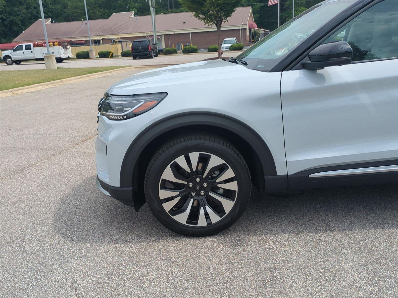 New 2026 Space White Metallic Ford Platinum™ image 10