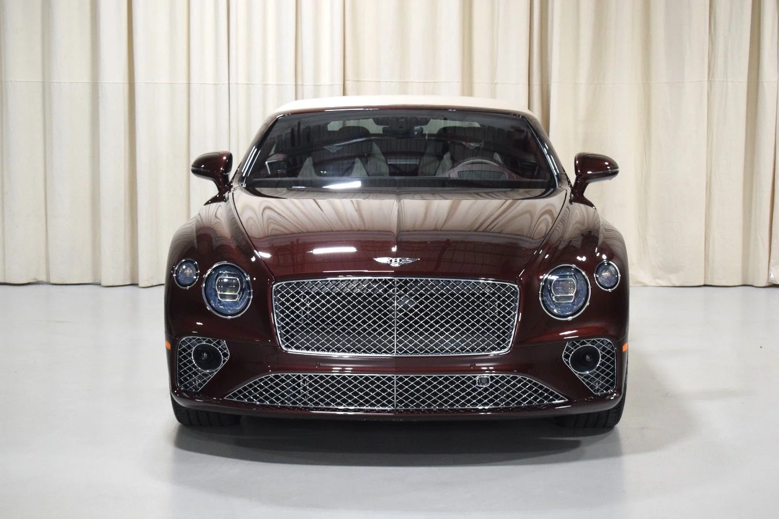Used 2021 Red Bentley  image 11