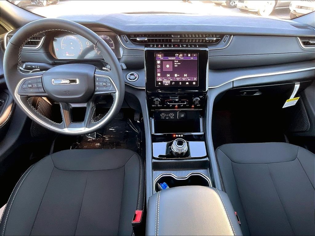 New 2025 Baltic Gray Metallic Clearcoat Jeep Laredo image 12