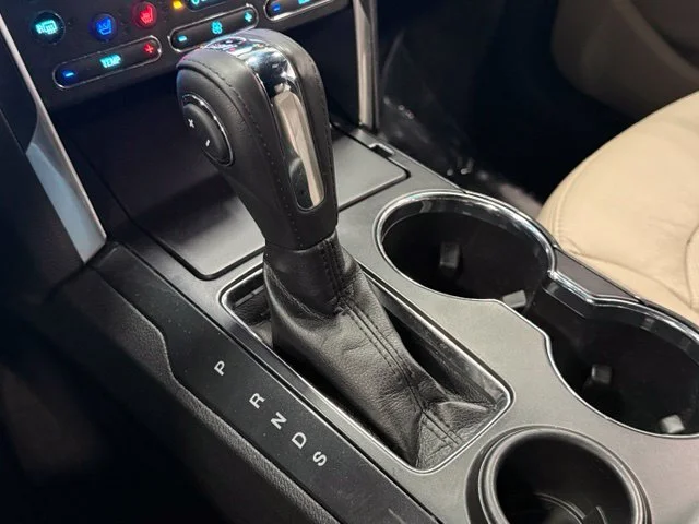 Used 2018 White Ford Limited image 29