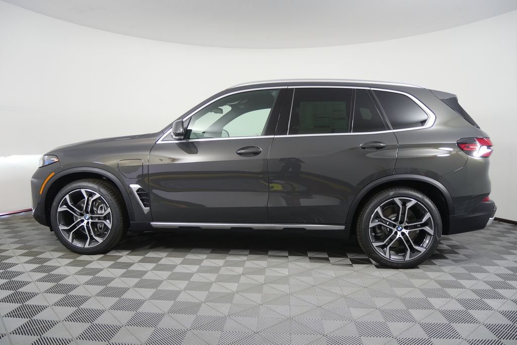 New 2026 Dravit Grey Metallic BMW xDrive50e image 6