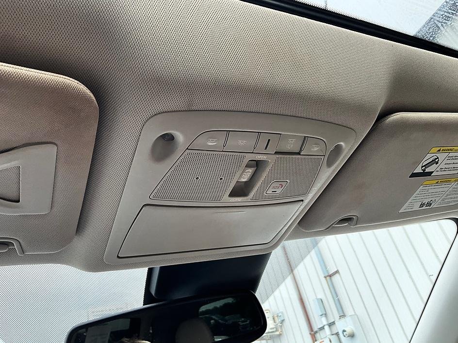 Used 2018 Green Nissan SL image 26