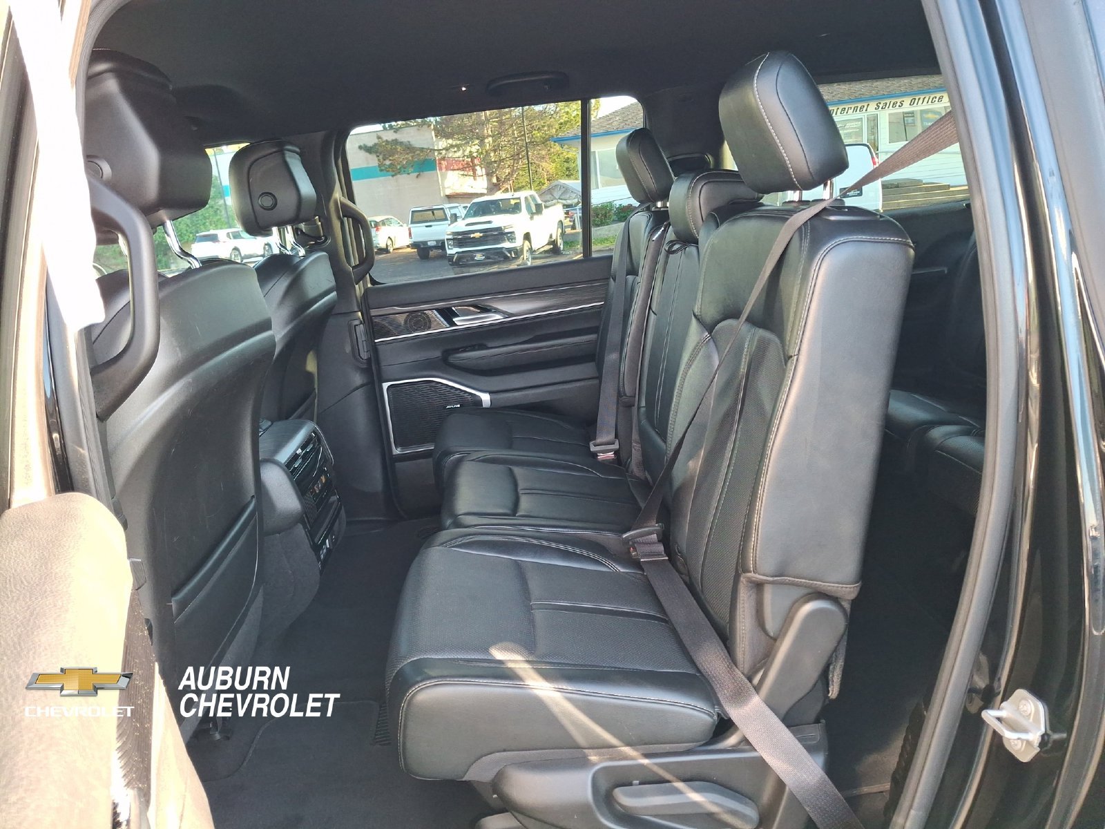 2024 Jeep Wagoneer L Series II - Photo 18