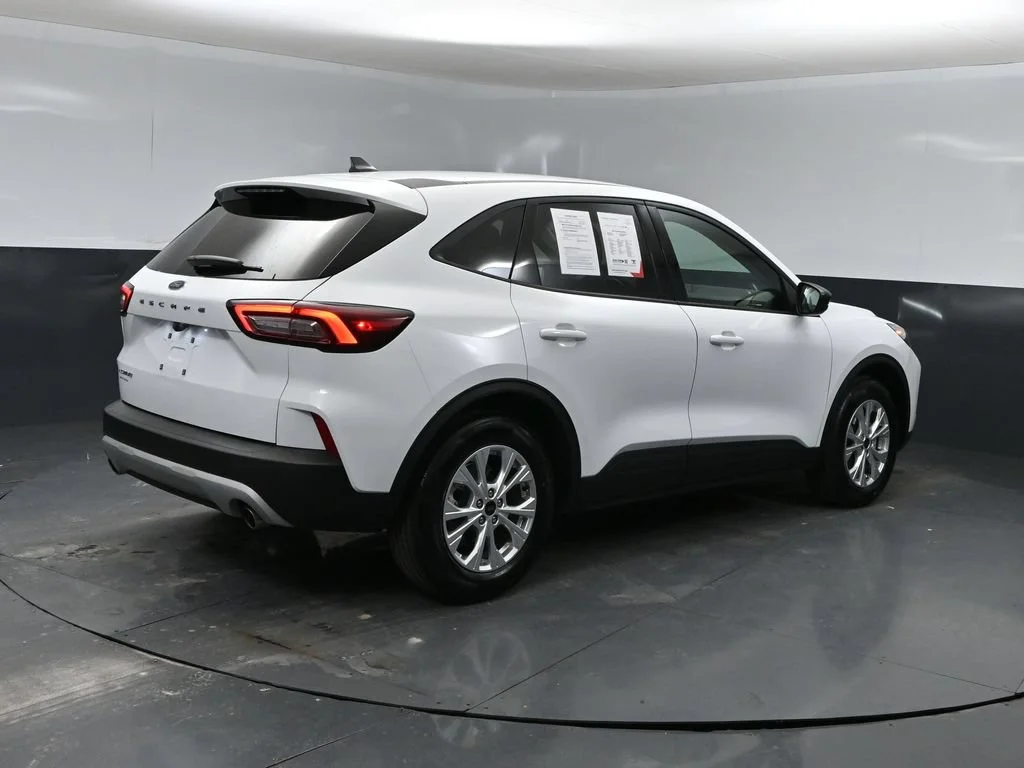 Certified Used 2025 Oxford White Ford Active image 2