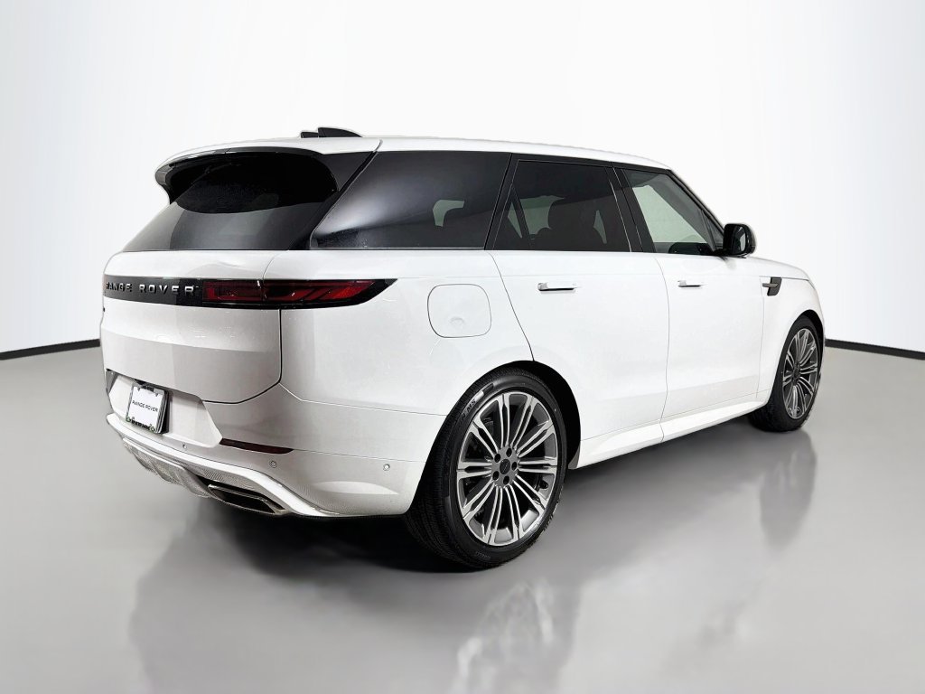 New 2027 Fuji White Land Rover Dynamic SE image 5