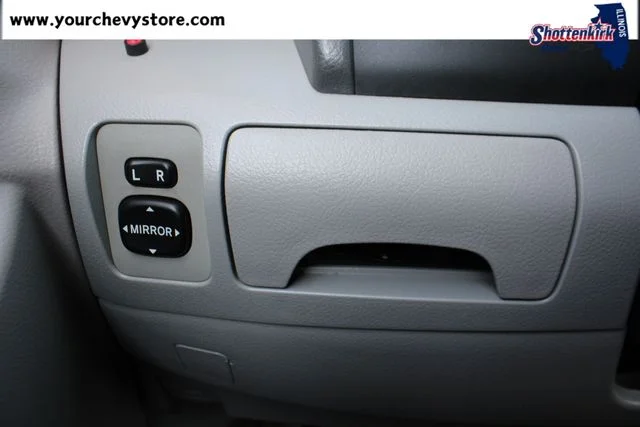 Used 2009 Silver Toyota LE image 21