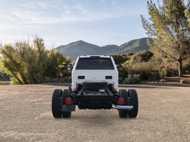 New 2026 Oxford White Ford F-550® XL image 27