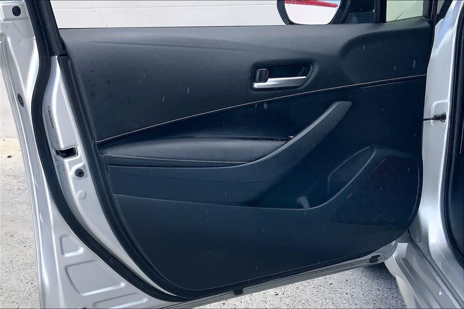 Used 2019 Sil/silver Toyota SE image 27