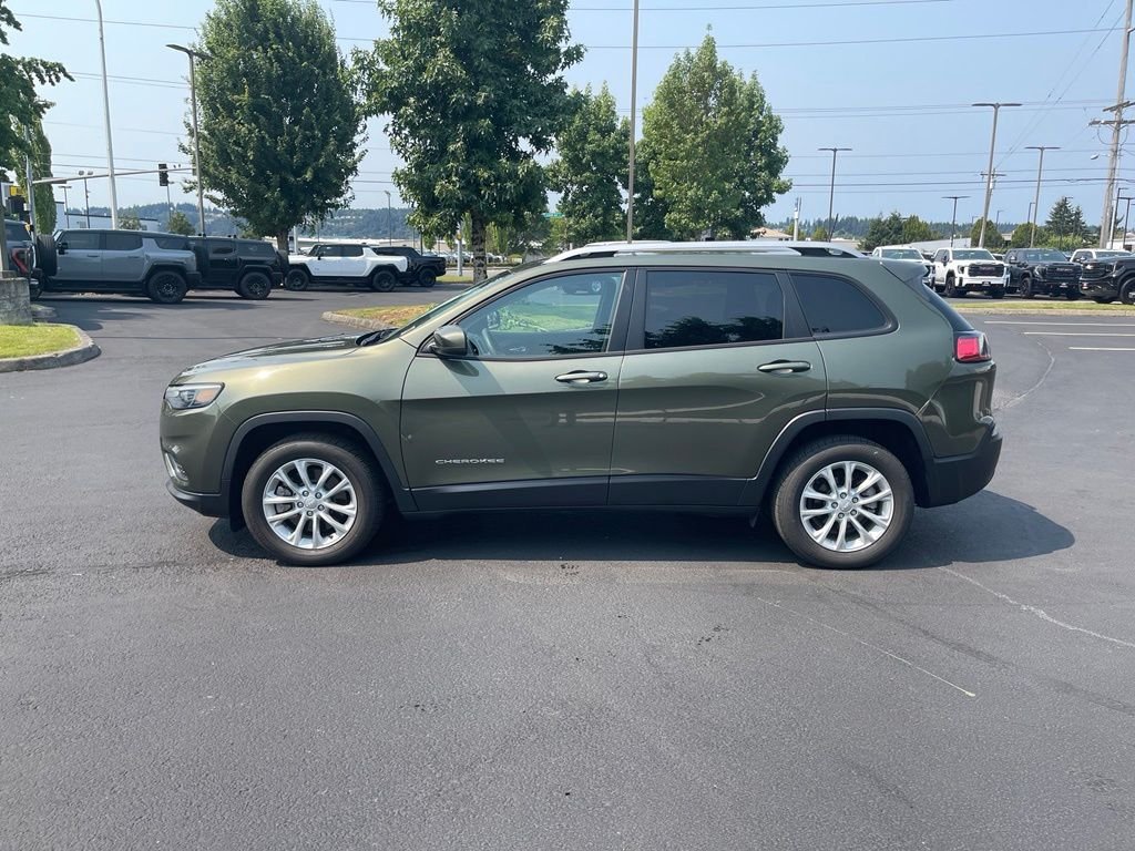 Used 2021 Green Jeep Latitude image 2