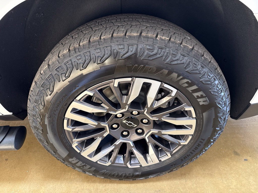 2027 Chevrolet Tahoe Z71 - Photo 11