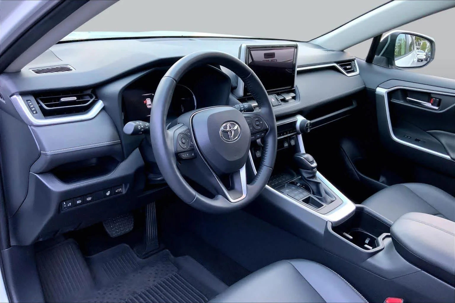 Used 2024 Wind Chill Pearl Toyota XLE Premium image 15