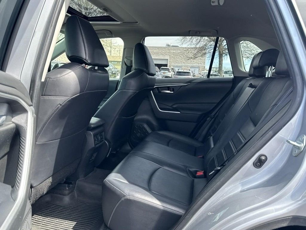 Used 2020 Silver Toyota XLE Premium image 10