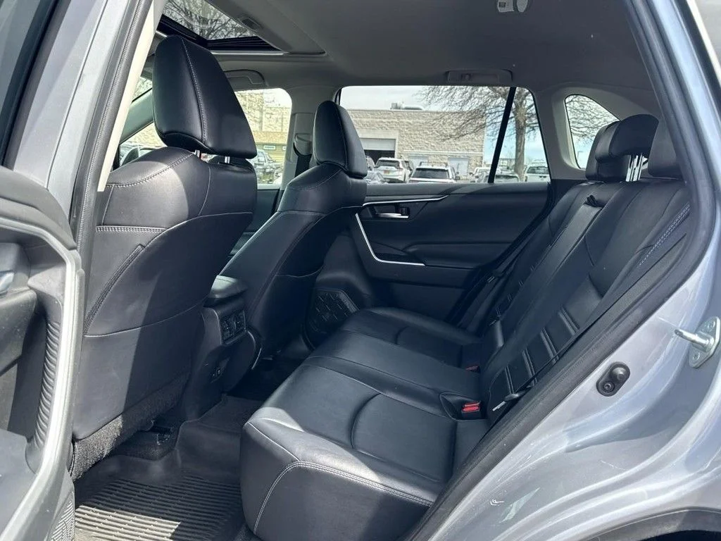 Used 2020 Silver Toyota XLE Premium image 10