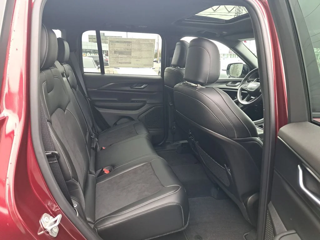 2025 Jeep Grand Cherokee Altitude - Photo 16
